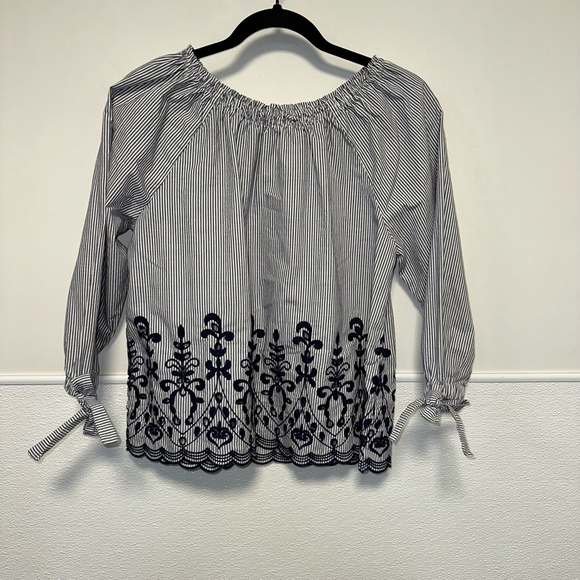 Time And Tru Embroidered 3/4 Sleeve Top Womens Blue Navy Size S Off The Shoulder - Picture 8 of 9